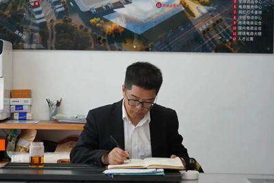 负债2000万被召回，两年干出10亿产业园(图3)