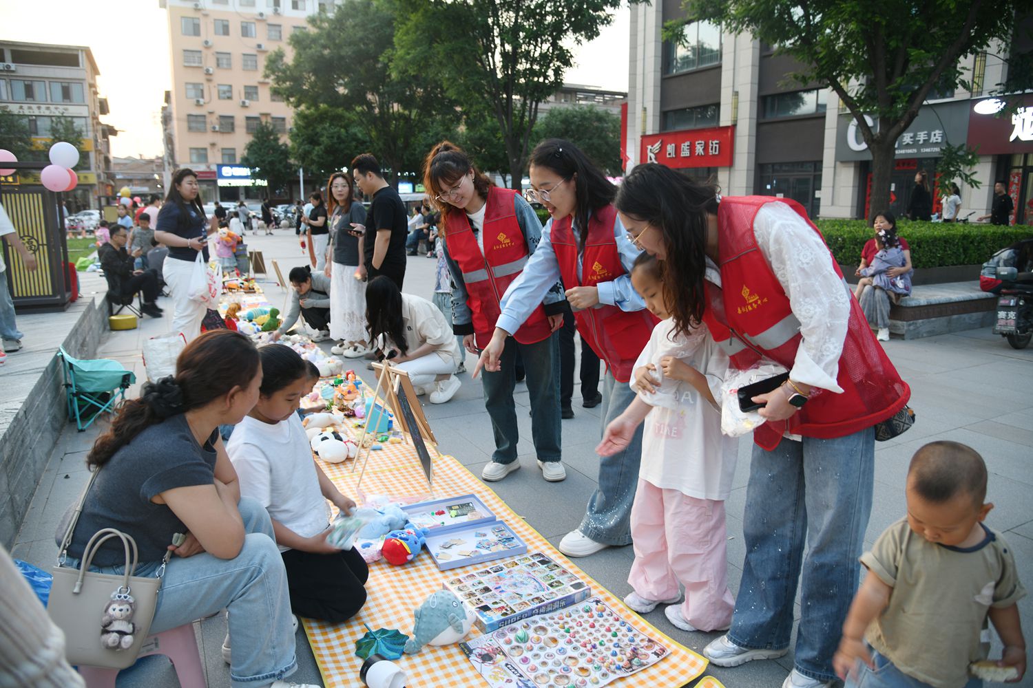 山西闻喜：  邻里共市集 闲置焕新生(图5)