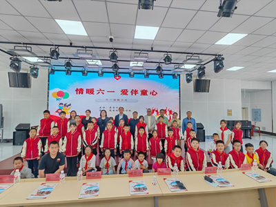 杜尔伯特县关工委“六一”慰问百名贫困儿童爱心捐助(图9)
