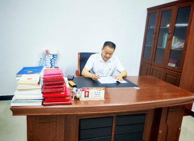 筚路蓝缕酬壮志 丹心赤诚铸丰碑——记担当作为好支书刘运忠(图1)