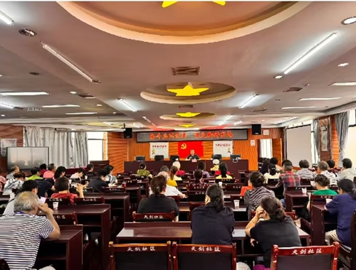 传承红色薪火 汲取奋进力量 天剑社区“五老”宣讲长征精神赋能基层治理(图1)