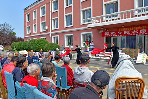 粽叶飘香送安康 志愿敬老暖夕阳(图2)