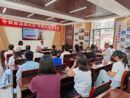辽宁十安律师事务所副主任周志哲走进新华园社区开展法治宣讲(图1)