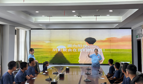 温情相伴 为爱同行！点军特校开展研学公益活动 爱心企业捐赠两百套校服(图1)