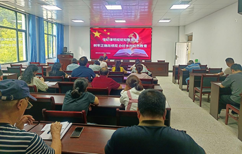 兴山：守纪律明规矩 正师德树新风(图1)