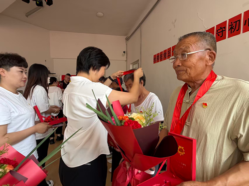 光荣在党五十载•传承铁人守初心(图2)