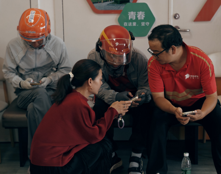 夏日送清凉 关爱在身边  金斗山社区联合吾悦商圈工会为一线劳动者送去防暑关怀(图2)