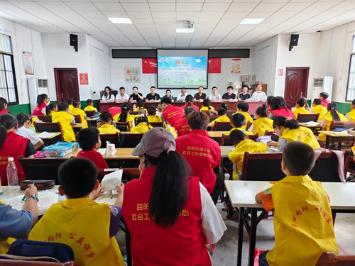 汇聚爱心 守护成长(图1)