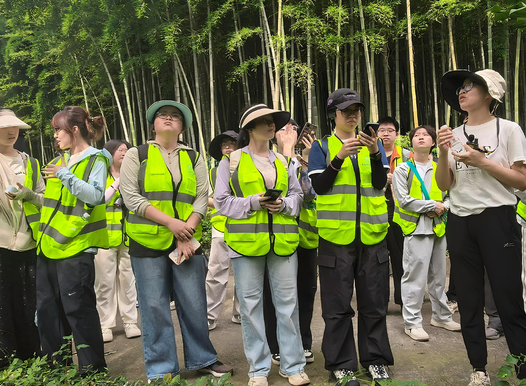 探秘植物瑰宝 植根生态理念 ——长江大学、中国地质大学师生赴三峡植物园开展暑期实践(图2) 探秘植物瑰宝 植根生态理念 ——长江大学、中国地质大学师生赴三峡植物园开展暑期实践(图2)