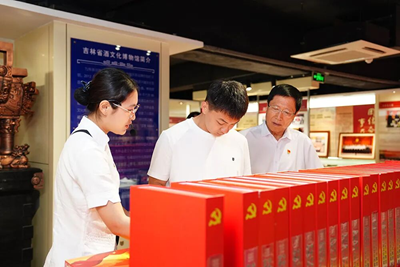 “雪饼猴”王铁柱走进白山方大集团吉林省酒文化博物馆:看尽一个民营企业的文化担当(图6) “雪饼猴”王铁柱走进白山方大集团吉林省酒文化博物馆:看尽一个民营企业的文化担当(图6)