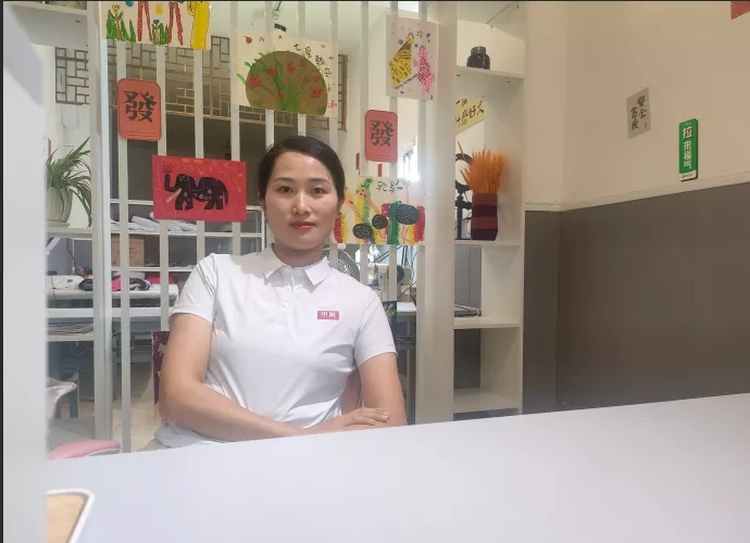 南充“婉艺精工织补”  手艺人陈春毅 让旧衣裤重获新生(图1)