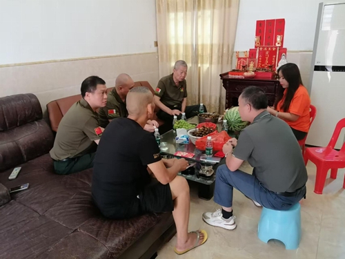 情暖病榻 致敬老兵---中国老兵之家走访慰问重病特困退役军人(图2) 情暖病榻 致敬老兵---中国老兵之家走访慰问重病特困退役军人(图2)