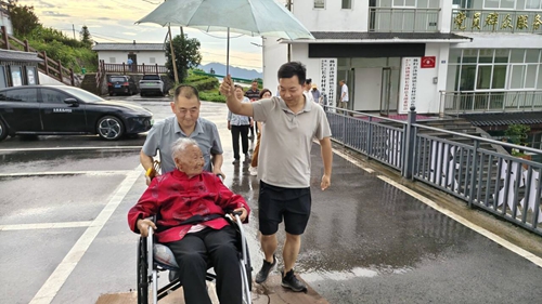 八一遇九旬,长春村这场“双庆”聚会暖人心(图2) 八一遇九旬,长春村这场“双庆”聚会暖人心(图2)