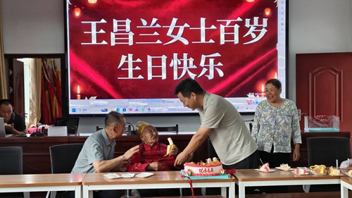 八一遇九旬,长春村这场“双庆”聚会暖人心(图3) 八一遇九旬,长春村这场“双庆”聚会暖人心(图3)