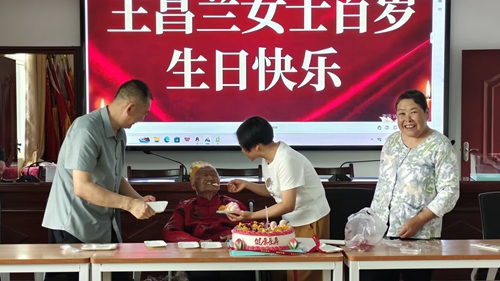 八一遇九旬,长春村这场“双庆”聚会暖人心(图4) 八一遇九旬,长春村这场“双庆”聚会暖人心(图4)