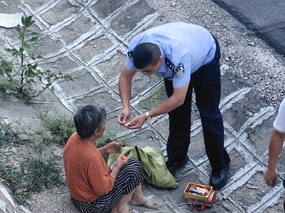 昼夜攻坚全力搜救 警民联动助老人平安归家(图4)