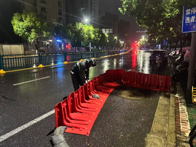 南京江宁城管严阵以待，守护城市安全度台风(图3)