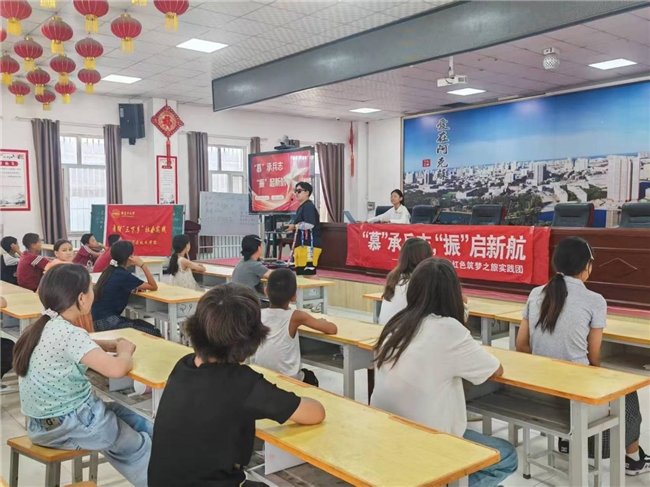 “慕承兵志，振启新航”实践团依托“红领巾小课堂”为南疆孩童筑梦(图2)