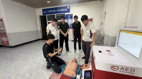 筑牢生命安全防线｜黄岛家用冷柜组织开展应急救护专项培训(图1)