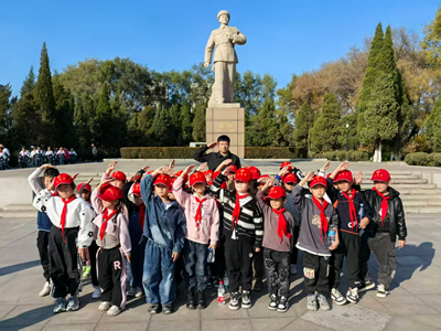 薪火相传守初心重返军营续"锋"魂——雷锋班荣誉班长王显胜重回雷锋生前部队(图5)