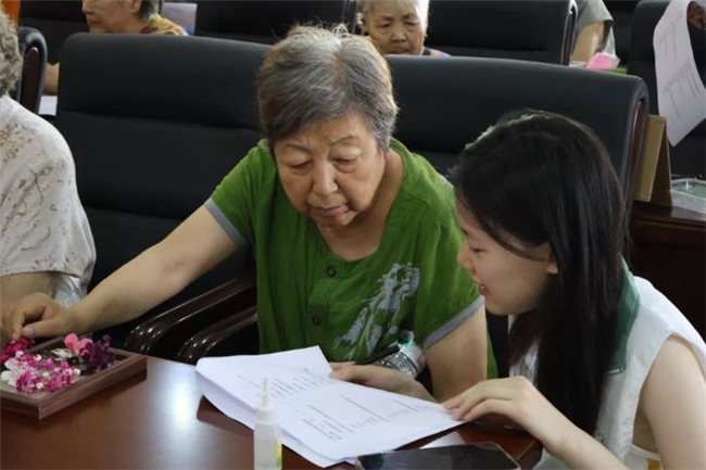 东北林业大学青年学子以园艺实践探索养老机构康养助老路径(图1)