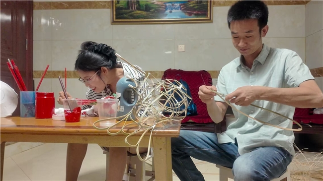 寻灯探韵承非遗(图1)