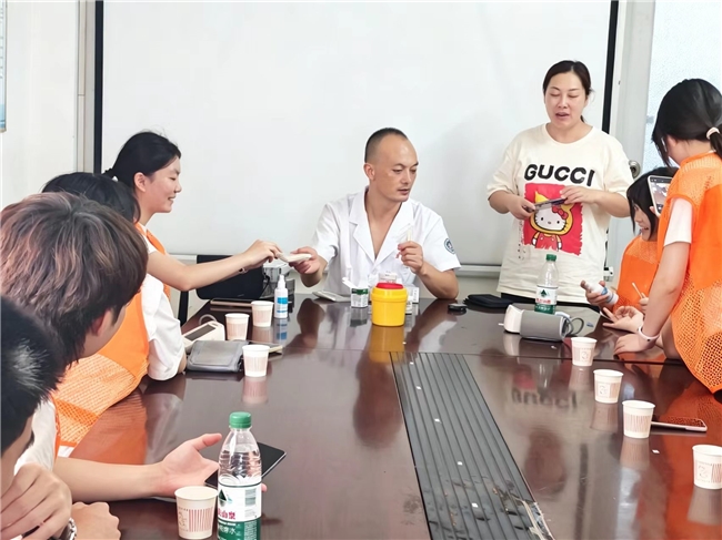 青衿流芳，医暖归乡(图2)