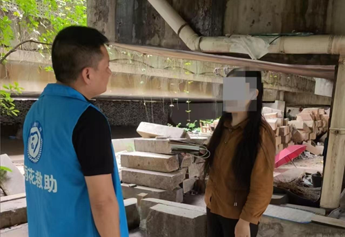 雨花救助温情守护 助流散人员就医治疗(图1) 雨花救助温情守护 助流散人员就医治疗(图1)