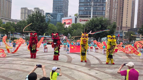 龙腾狮跃迎双节，鼓乐铿锵颂祖国——宜昌市老体协龙狮工委成功举