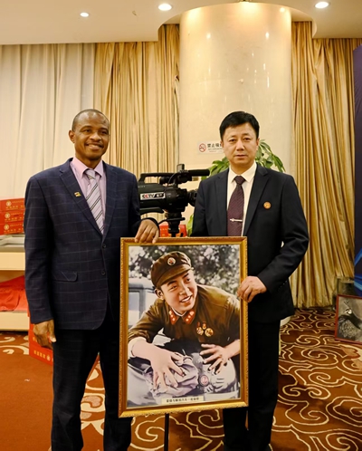 薪火传大爱 初心耀芳华——退伍军人王显胜四十余载矢志传播永恒的雷锋精神(图2)