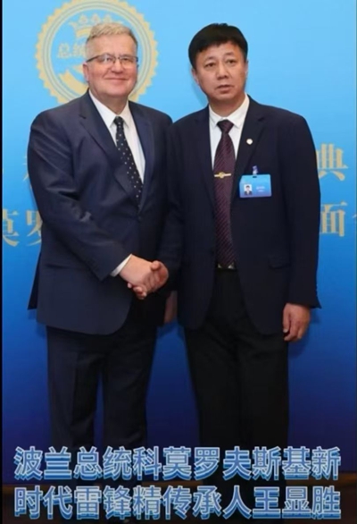 薪火传大爱 初心耀芳华——退伍军人王显胜四十余载矢志传播永恒的雷锋精神(图5)